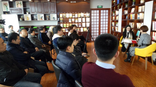 岳紅：文學就是我的宿命_飲水機